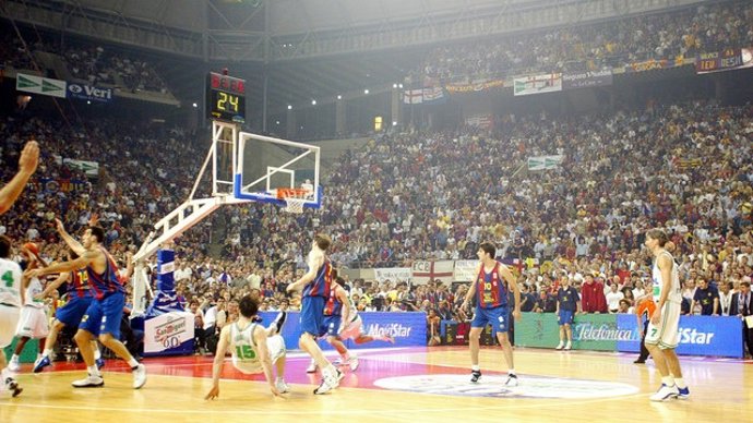 Foto de la Euroliga 2003 conquistada por el FC Barcelona