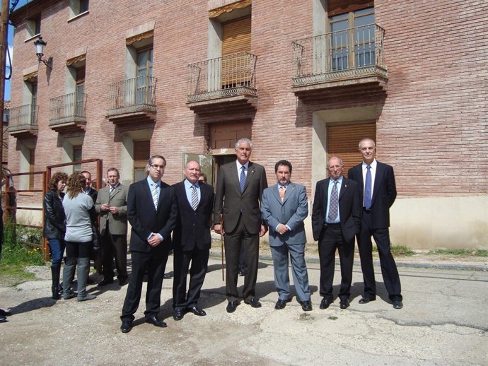 Suárez en su visita este miércoles a la residencia de ancianos de Saviñán