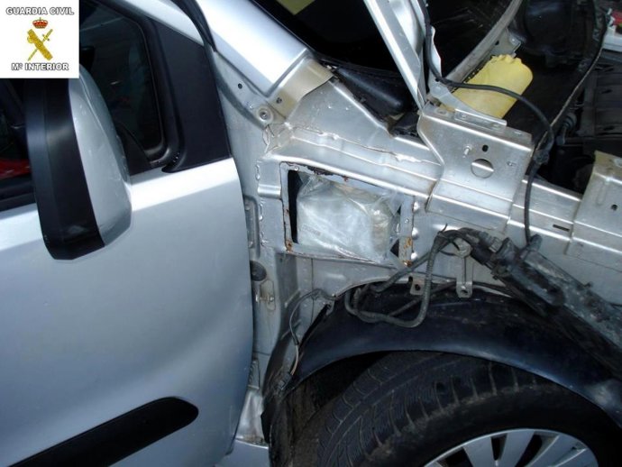 Coche utilizado para pasar droga de Melilla a la Península oculta en doble fondo