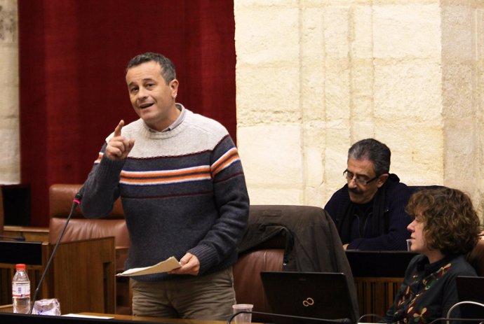 José Antonio Castro, en el Pleno del Parlamento