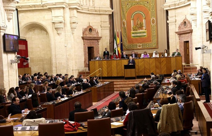 El Pleno del Parlamento sigue la comparecencia de Griñán por el caso ERE