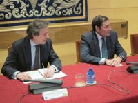 De Santiago-Juárez alerta de "amenazas" jurídico-políticas, económicas y demográficas al modelo de farmacia rural