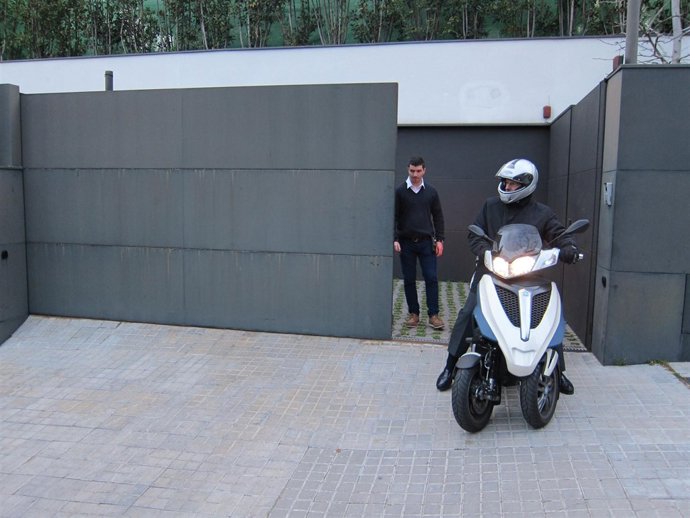 El abogado Mario Pascual Vives sale de casa de los Duques de Palma (Barcelona)