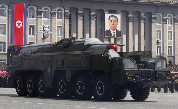 Misil Balístico Norcoreano Exhibido En Las Calles De Pyongyang