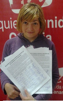 Firmas de IUC contra el recorte de Guaguas Municipales