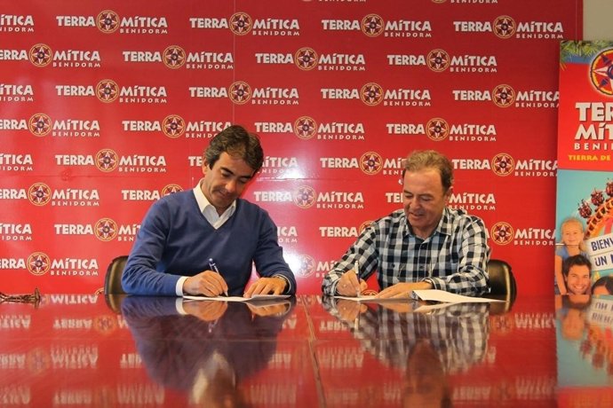 Acuerdo Terra Mítica y UNAV