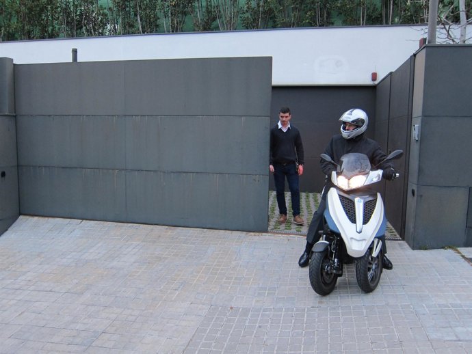 El abogado Mario Pascual Vives sale de casa de los Duques de Palma (Barcelona)