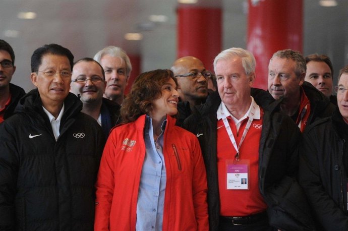 Ana Botella con los miembros del COI