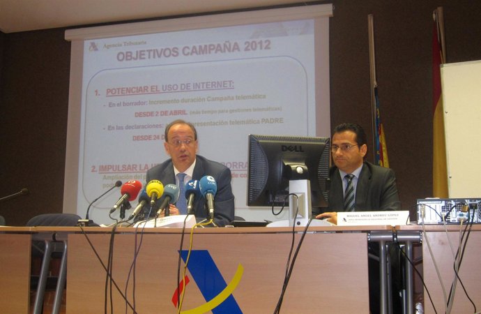Cabrera durante la rueda de prensa de la Renta 2012