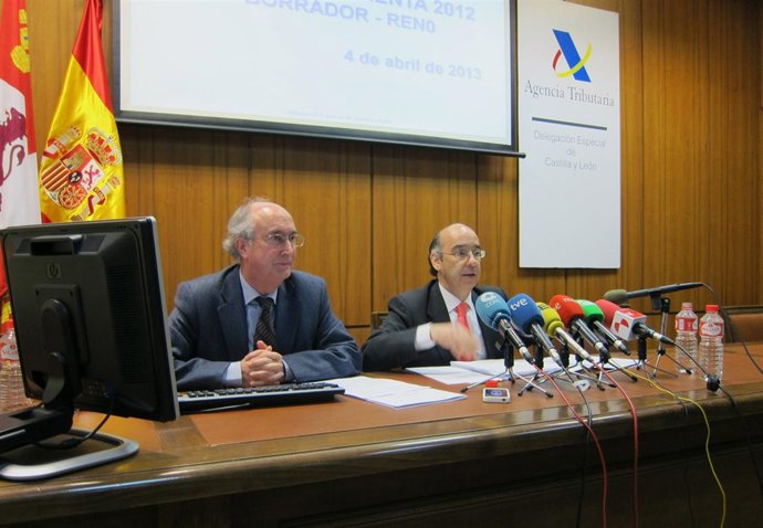 Alberto Muñoz Pérez, a la derecha, durante la presentación de la campaña 2012