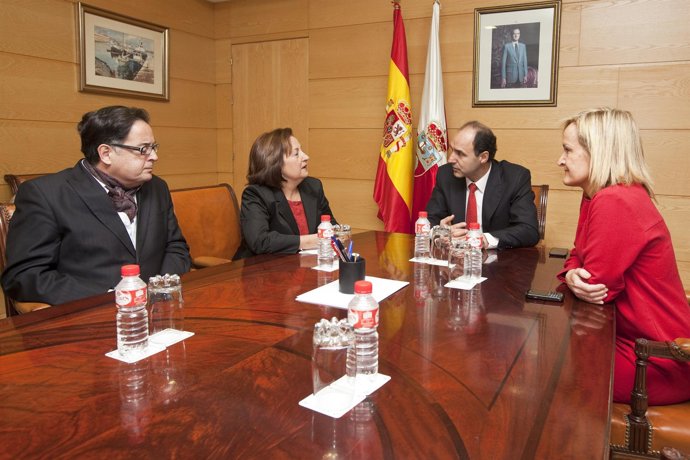 Diego con representantes de Fediscom