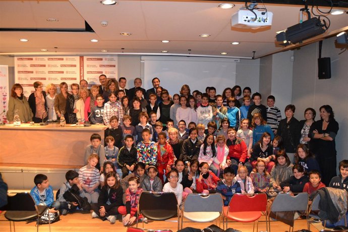 Pelegrí da los premios del concurso de carteles del Plan de consumo de fruta