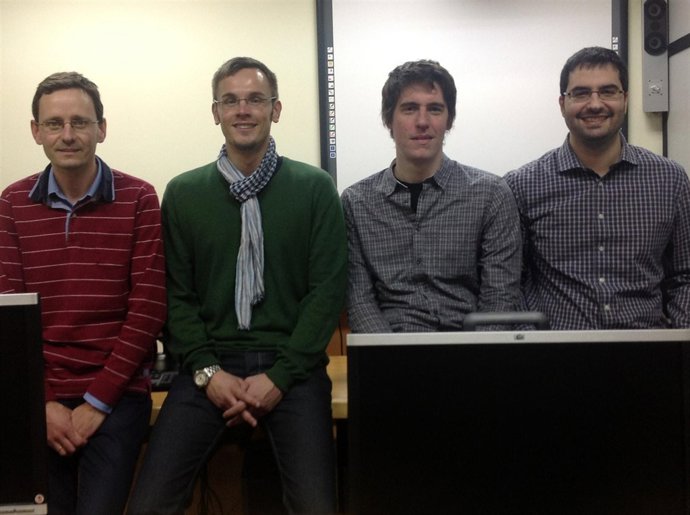 Los visitantes alemanes junto a responsables de la UC