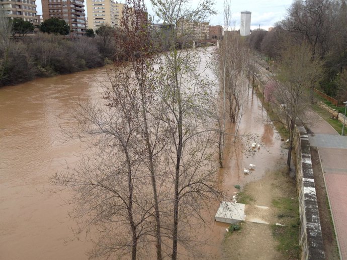 El río Pisuerga desde el puente de Isabel la Católica, en Valladolid