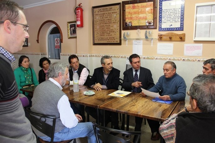 Espadas con vecinos de Palmete