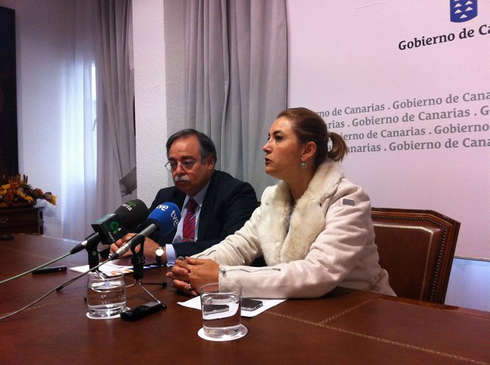 Consejero de Obras Púbilicas de Canarias, Domingo Berriel, y María del Pino León