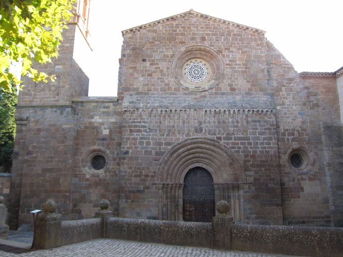 Fachada principal de la iglesia del Monasterio de Veruela