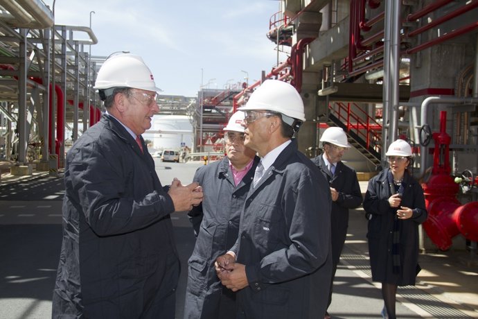 El presidente de la Diputación, Ignacio Caraballo, en Cepsa. 