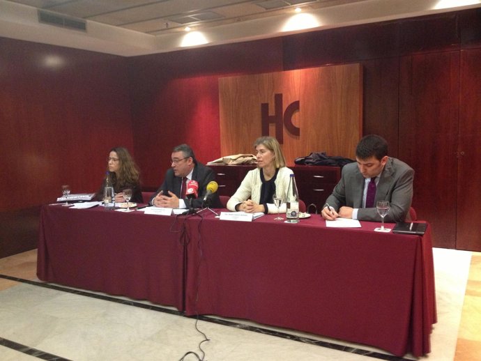 En el centro, el vicepte. De Cassa, Lluís Pascual, i la consejera Maria Ànge