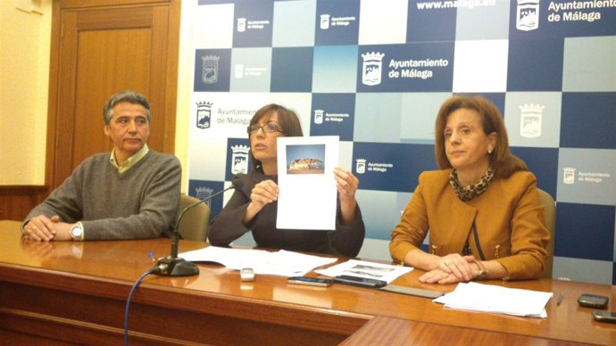 La concejala del PSOE María Gámez con Hurtado y MEdina chiringuitos