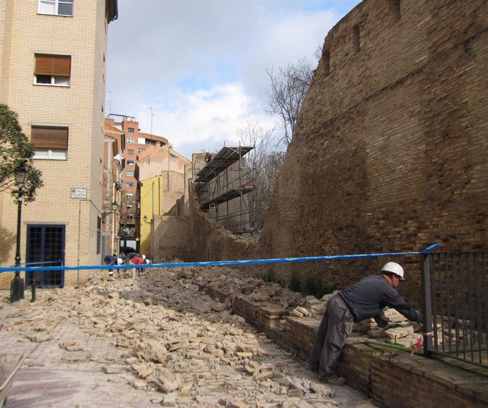 Tramo de muralla medieval de Zaragoza que se derrumbó este jueves 4 de abril