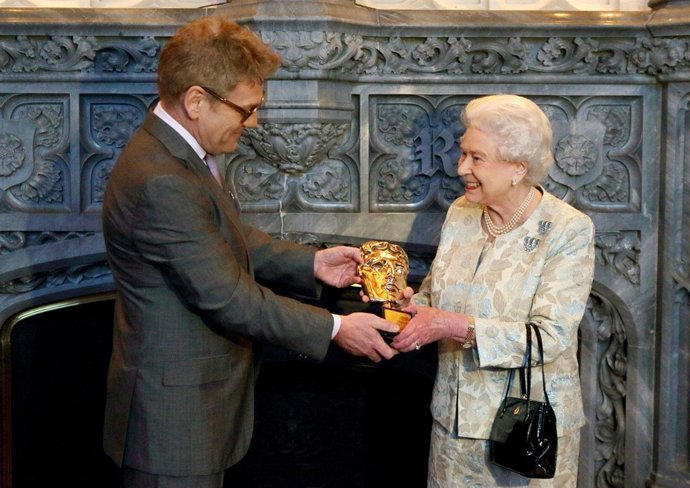 La reina Isabel II recibe el BAFTA de Honor