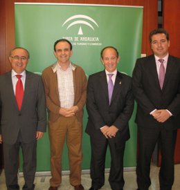 La Consejería de Turismo y la Asociación Española de Directores de Hotel.