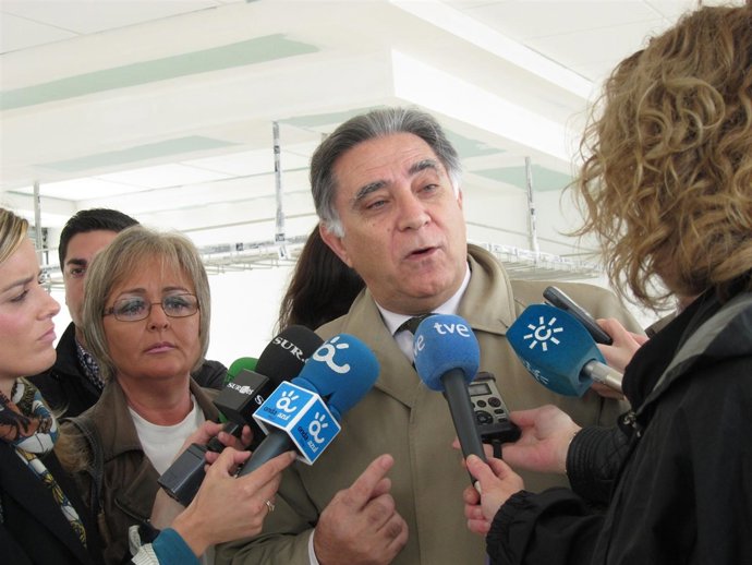 Manuel Villafaina, presidente de empresarios de playas, y teresa porras