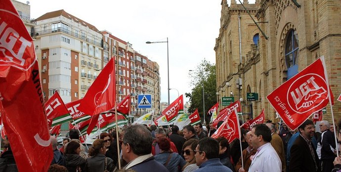 Concentración en Huelva en defensa de la línea Huelva-Zafra. 