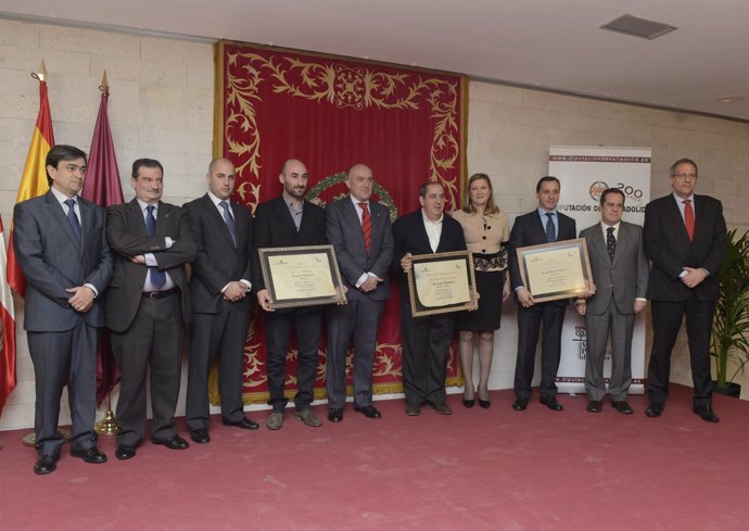 Carnero y Del Olmo con los premiados  