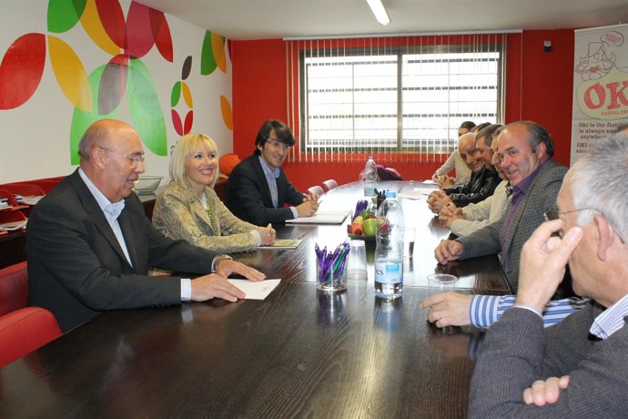 La subdelegada del Gobierno I.Manso y la junta de Afrucat