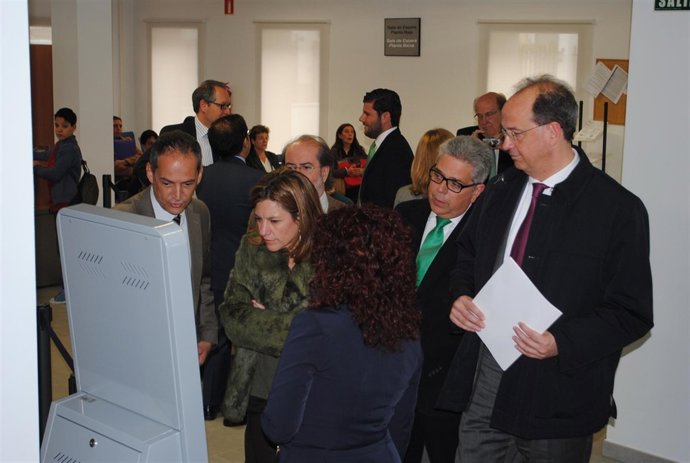 Sánchez de León inaugura la nueva sede de la Agencia Tributaria en Moncada