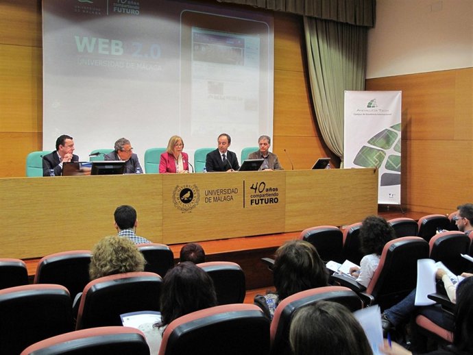 Adelaida de la Calle presenta la nueva web de la UMA