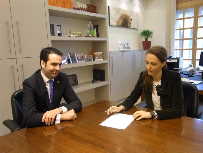 El consejero Alli con Muñoz.                          