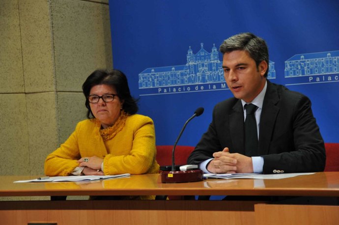 Dolores Sánchez y Andrés Lorite en la rueda de prensa