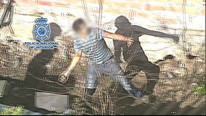 Lanzamiento de piedras en O Vao