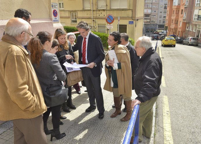 El alcalde de Santander, Íñigo de la Serna, en una visita a Porrúa