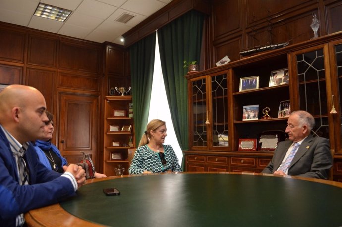 El presidente de la Diputación de Almería recibe a la asociación de fibromialgia