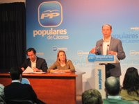 León (PP) cree que hay una "mayoría silenciosa" que es "sensata" y "consciente de que las cosas se están haciendo bien"