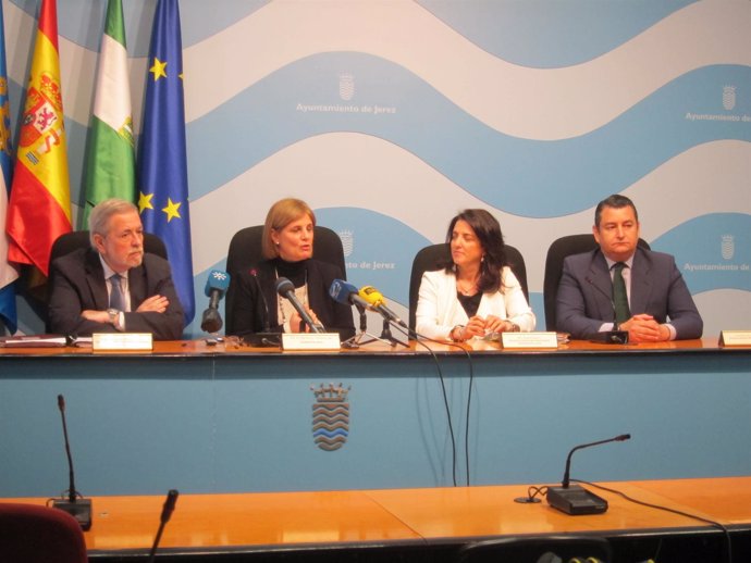 El secretario de Estado de Administraciones Públicas en rueda de prensa en Jerez