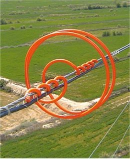 Tendido eléctrico con salvapájaros