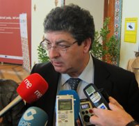 Valderas: "Zoido busca titulares fáciles, se estudia poco los temas y se equivoca mucho"