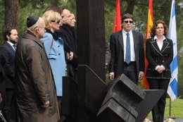 Botella acude a un acto sobre víctimas del holocausto