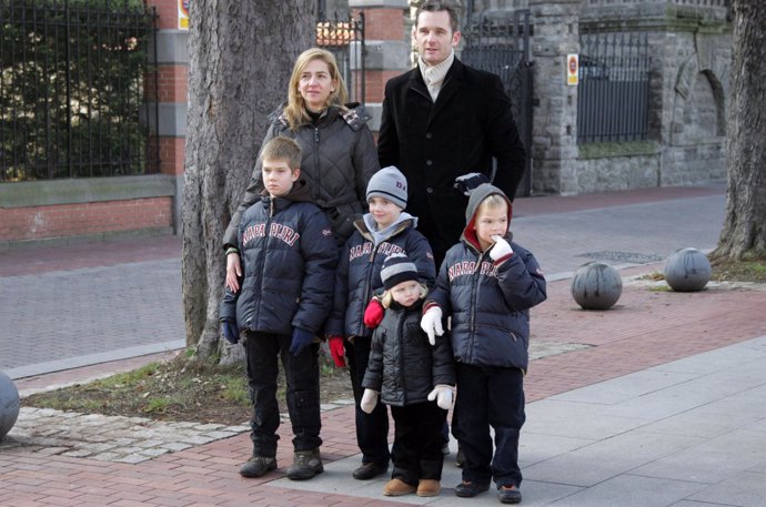 Los Duques de Palma junto a sus cuatro hijos