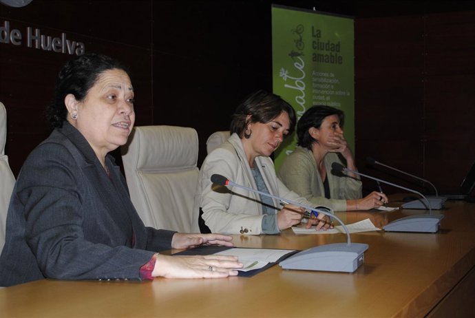 La consejera de Fomento y Vivienda, Elena Cortés. 