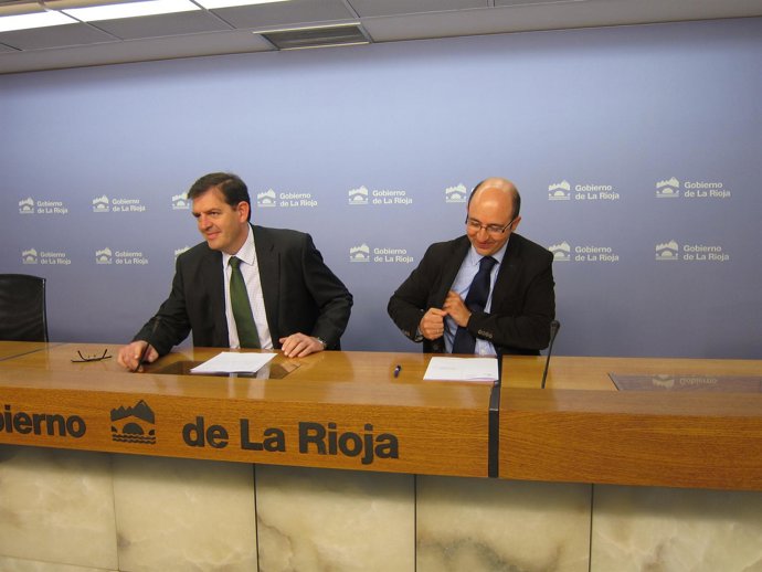 El consejero de Agricultura, Íñigo Nagore, y el director general de Agricultura