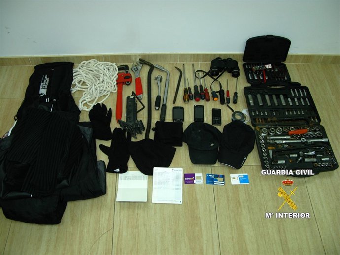 Objetos intervenidos a los dos hombres a cusados de robo