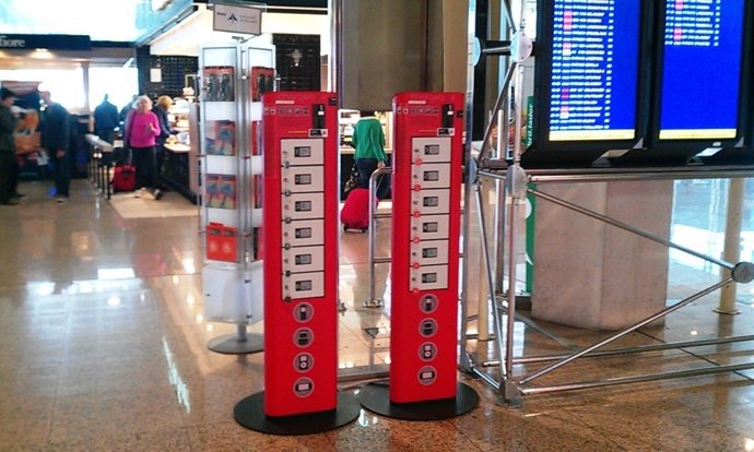 Puntos de recarga para móviles en el Aeropuerto de Barcelona