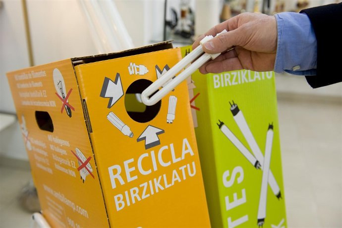 Un contenedor de Ambilamp para la recogida de lámparas.