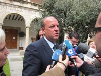 Monago defiende que la ampliación de horarios en PAC se basa en "criterios racionales" para "atender la demanda"